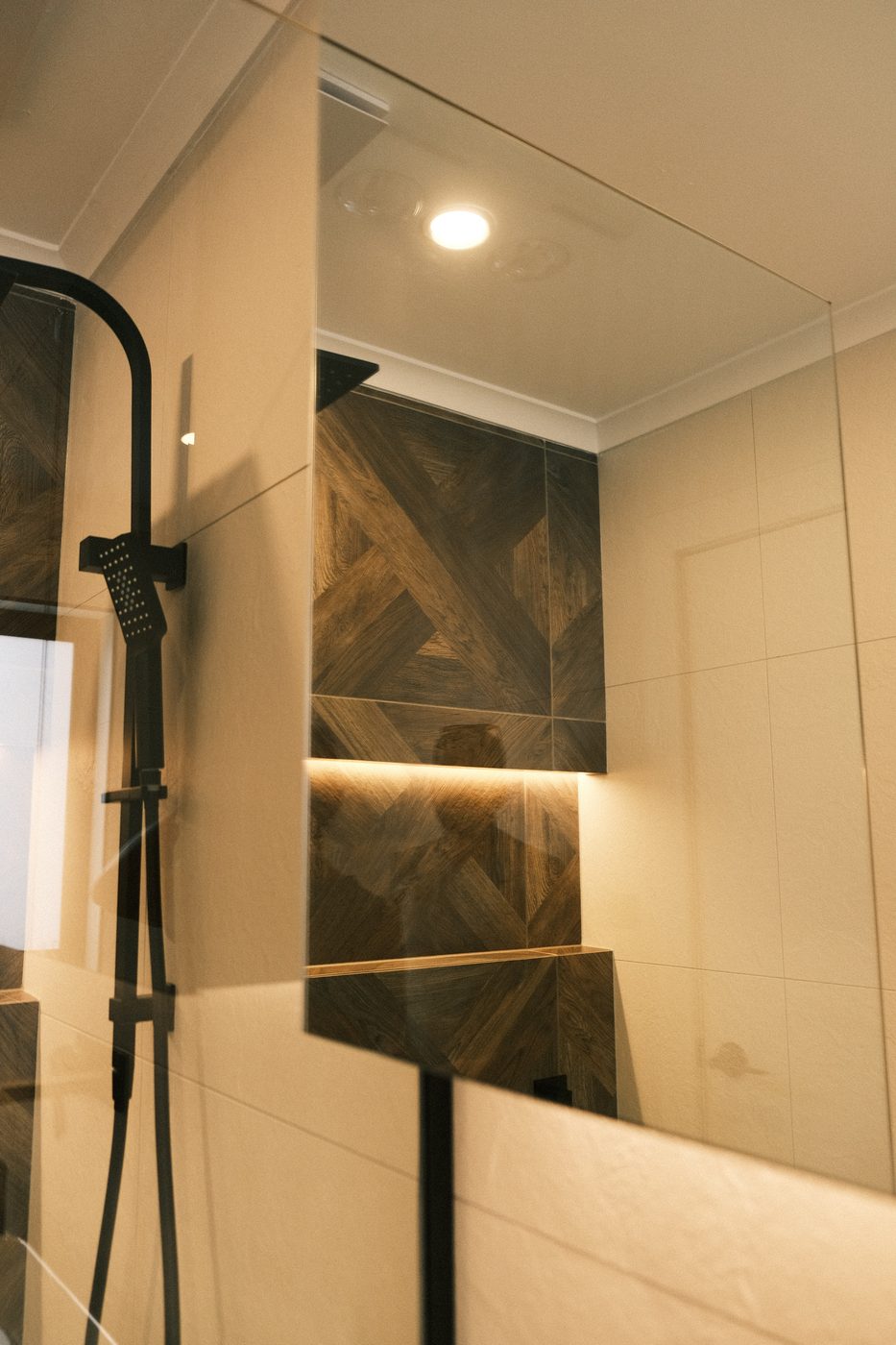 Shower detail with LED-lit niche, Berwick ensuite