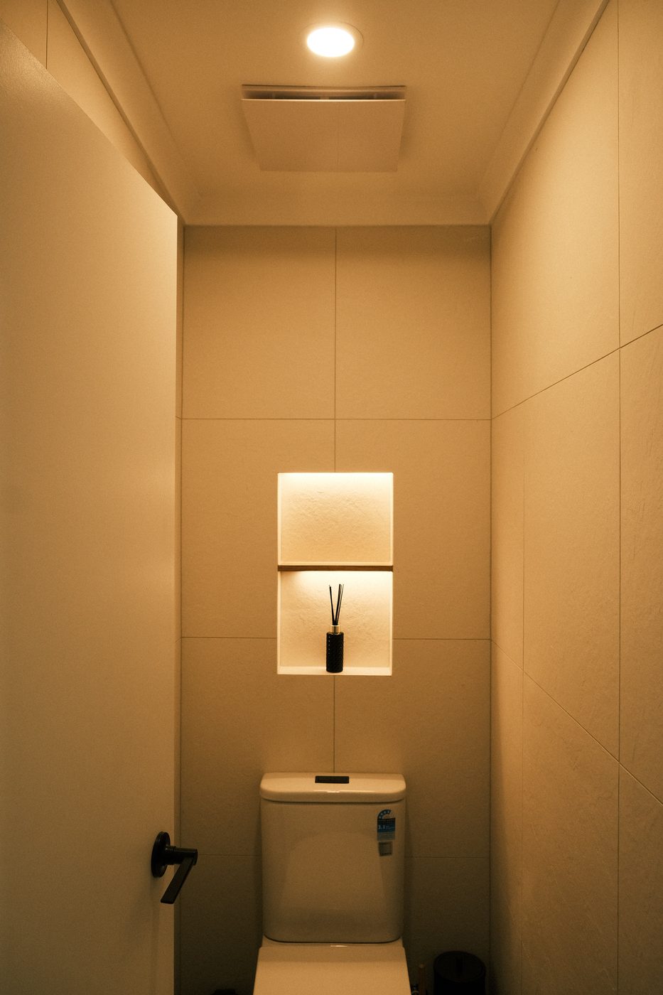 Separate WC with backlit niche, Berwick